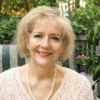 Donna M Davis